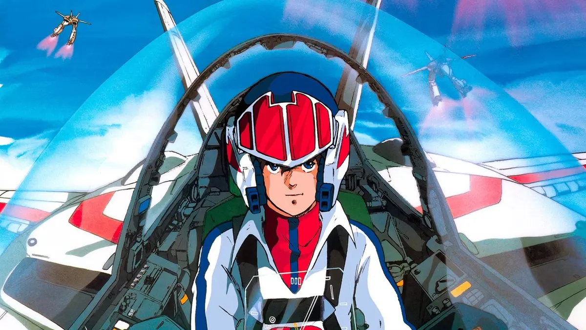 Piloto de capacete vermelho na cabine de um caça Valkyrie em arte do anime Macross, com caças ao fundo