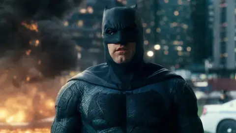 Ben Affleck como Batman em cena de Liga da Justiça