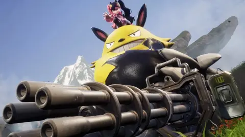 Captura de Palworld: criatura amarela com canhões gatling montada numa arma, personagem de cabelo rosa ao fundo e montanhas