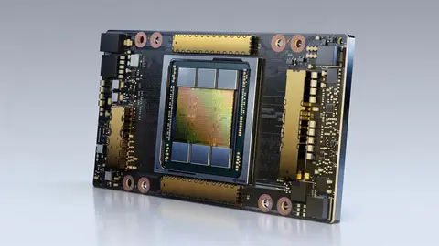 Placa de GPU NVIDIA para data center com o chip central e seis módulos de memória HBM, em ângulo sobre fundo cinza