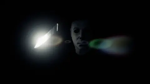 Michael Myers em imagem oficial de Halloween: The Game