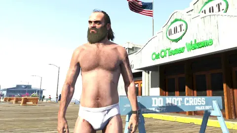 Captura do GTA V: homem barbudo de cueca branca em um calçadão, em frente à loja Out Of Towner Welcome