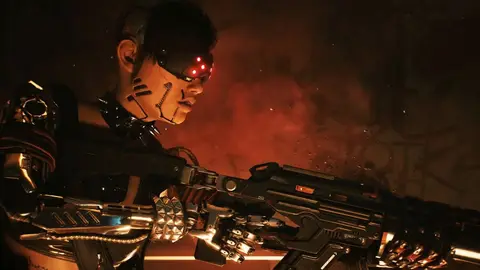 Personagem com implantes cibernéticos e olhos vermelhos empunhando rifle futurista em cena escura