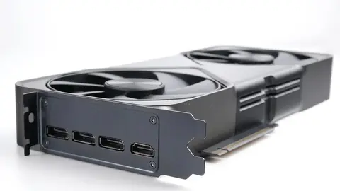 Placa de vídeo preta de dois ventiladores, com três portas DisplayPort e uma HDMI no suporte traseiro, sobre fundo branco