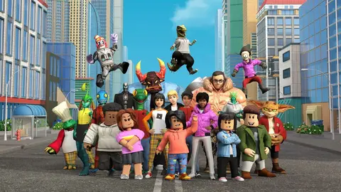 Avatares 3D do Roblox posando juntos em uma rua de cidade com prédios altos e céu azul