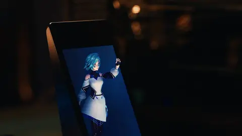 Aparelho de tela preta em ambiente escuro, com personagem 3D de anime de cabelo azul acenando na tela