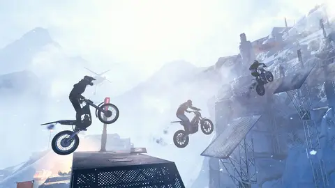 Imagem oficial de Trials Rising mostrando um piloto de moto em pista cheia de obstáculos