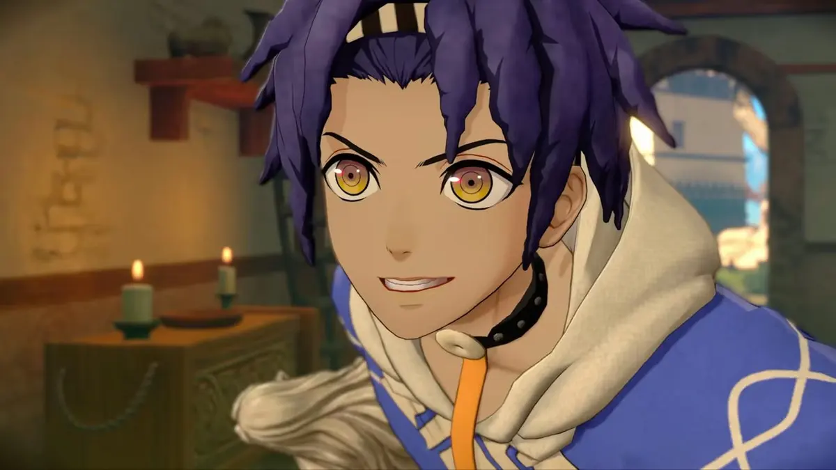 Personagem de Fire Emblem com cabelo roxo, capa azul e capuz creme, em cena 3D do jogo